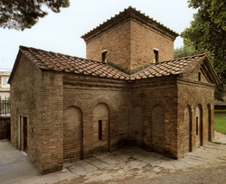 Ravenna, Galla Placidia, intersezione dei bracci settentrionale e occidentale