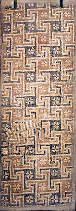 Pavimento musivo di S. Giovanni Evangelista, Decorazione geometrica a meandri ortogonali di svastiche