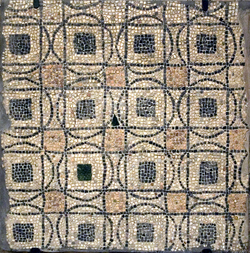 Ravenna, S. Giovanni Evangelista, decorazione geometrica con rettangoli, quadrati e cerchi
