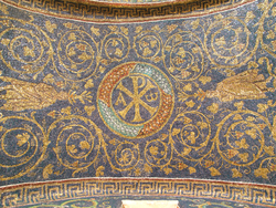 Ravenna, Galla Placidia, volta con racemi di vite e profeti (orientale)